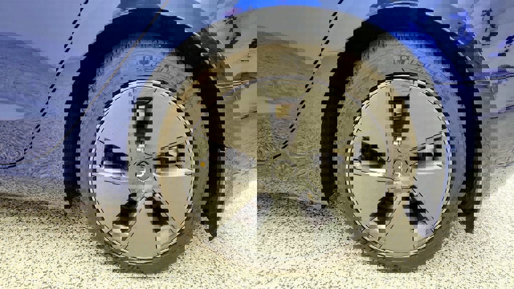 Used 2023 Tesla Model 3 Standard Range image 9