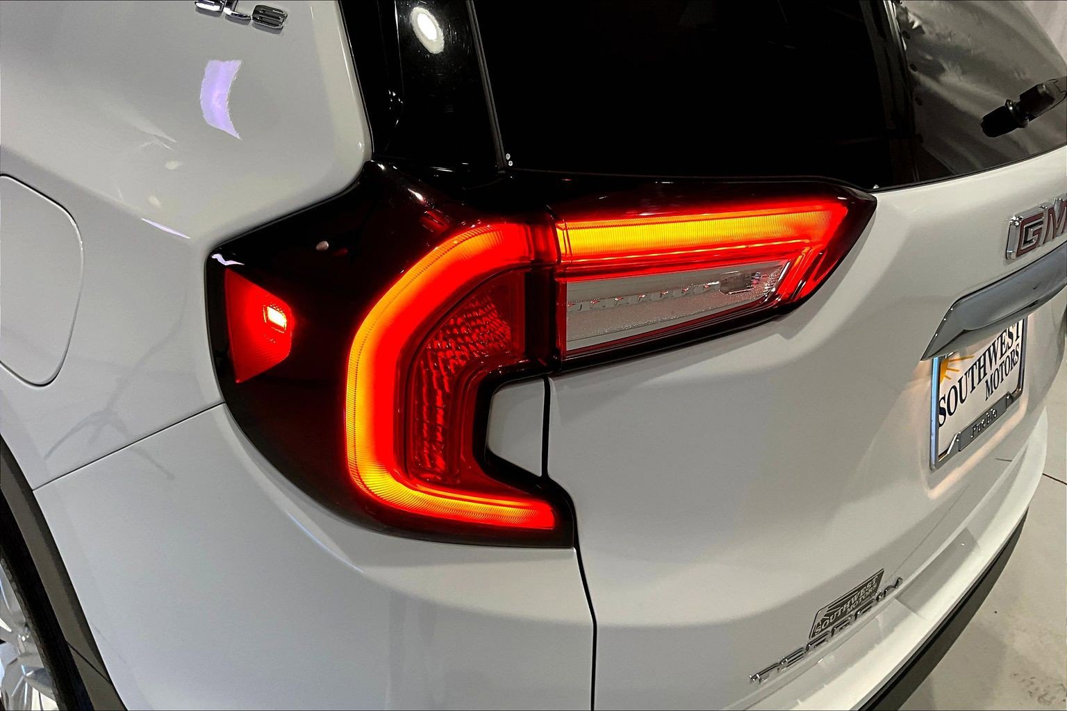 Used 2024 GMC Terrain SLE FWD image 23