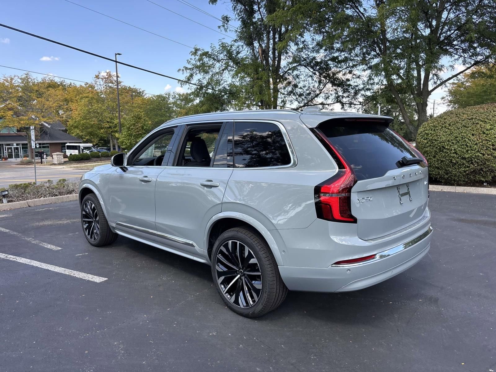 New 2026 Volvo XC90 B6 Plus w/ Protection Package Premier image 5
