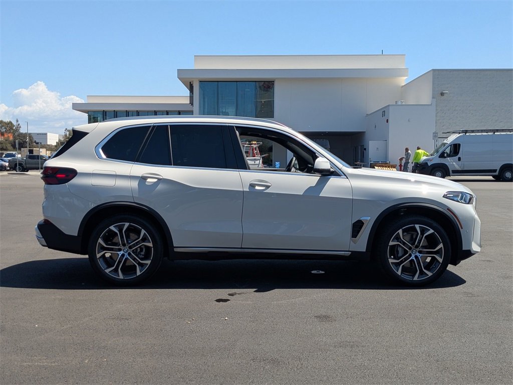 New 2026 BMW X5 sDrive40i image 3