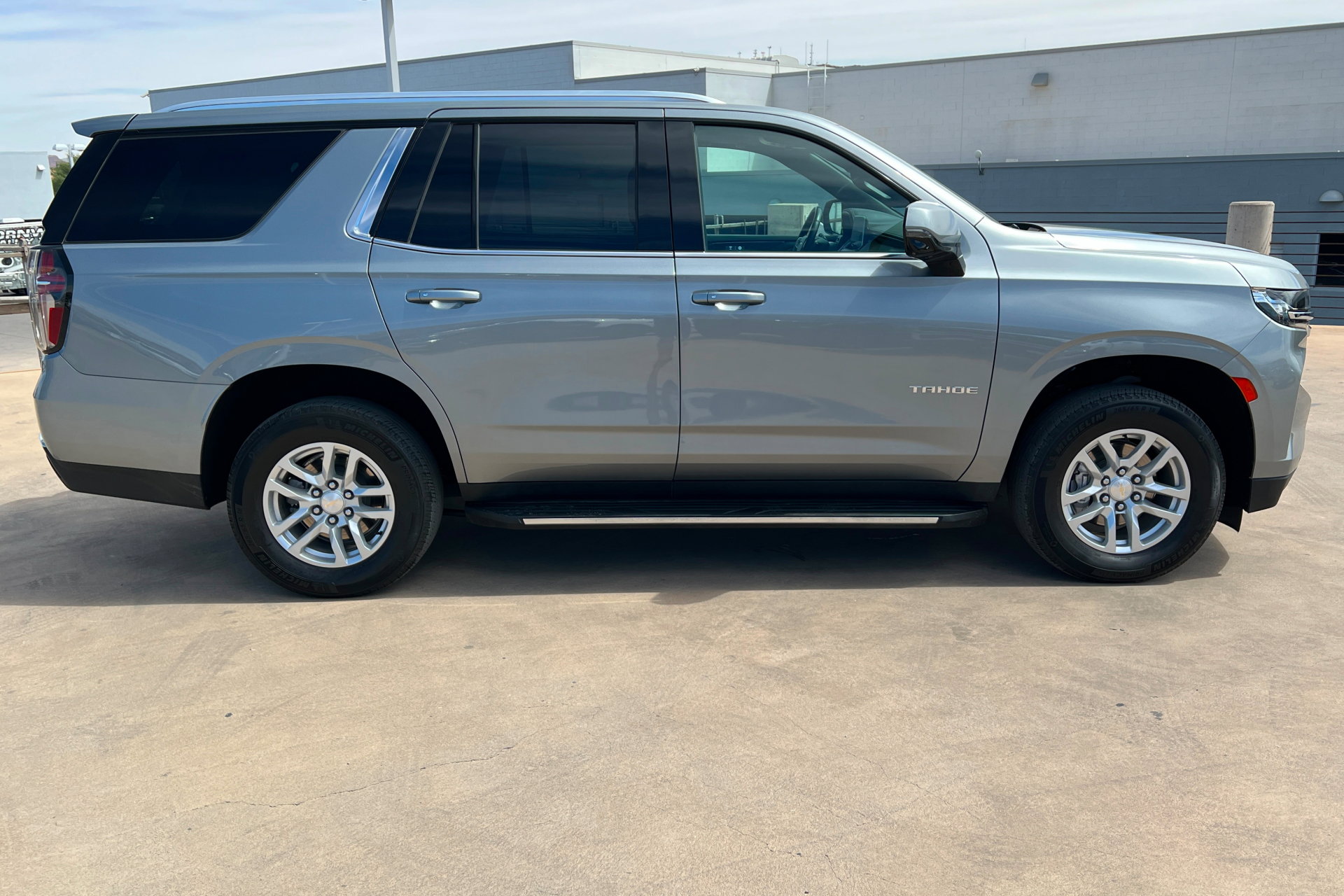 Used 2023 Chevrolet Tahoe LT w/ Luxury Package AWD/4WD image 7