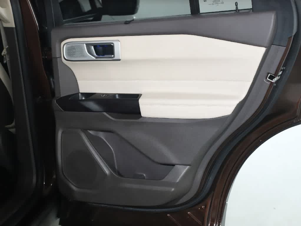 Used 2020 Ford Explorer Platinum w/ Premium Technology Package AWD/4WD image 34