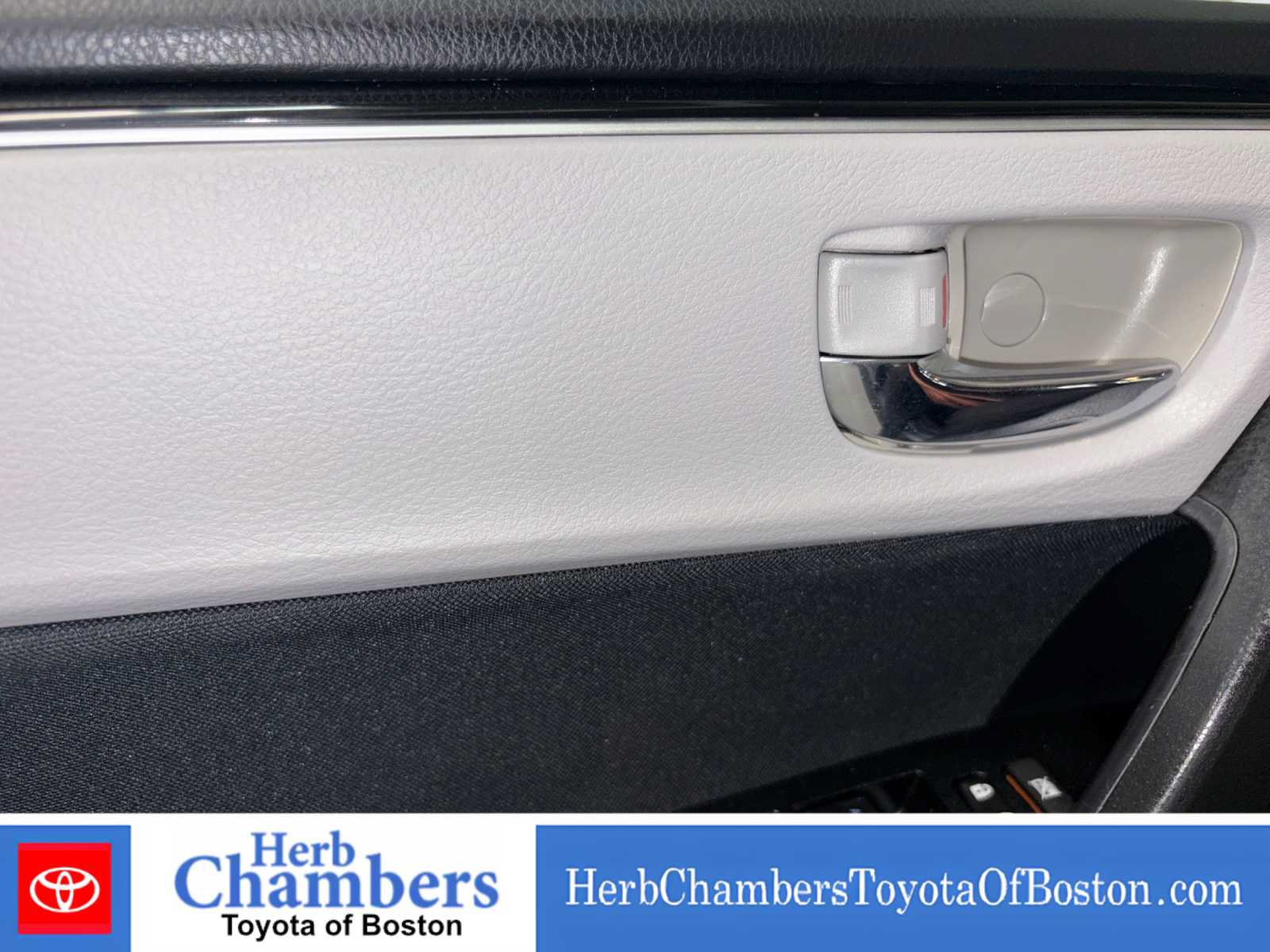 Used 2018 Toyota Corolla LE w/ Carpet Mat Package (TMS) FWD image 13
