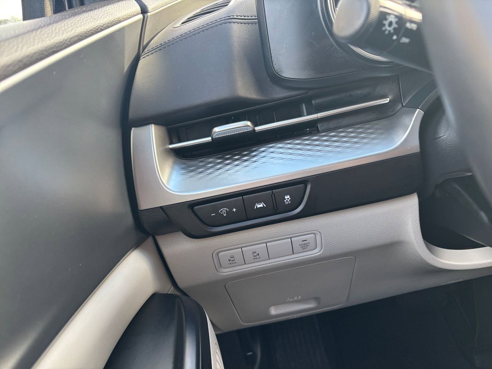 Used 2024 Kia Carnival LX image 35