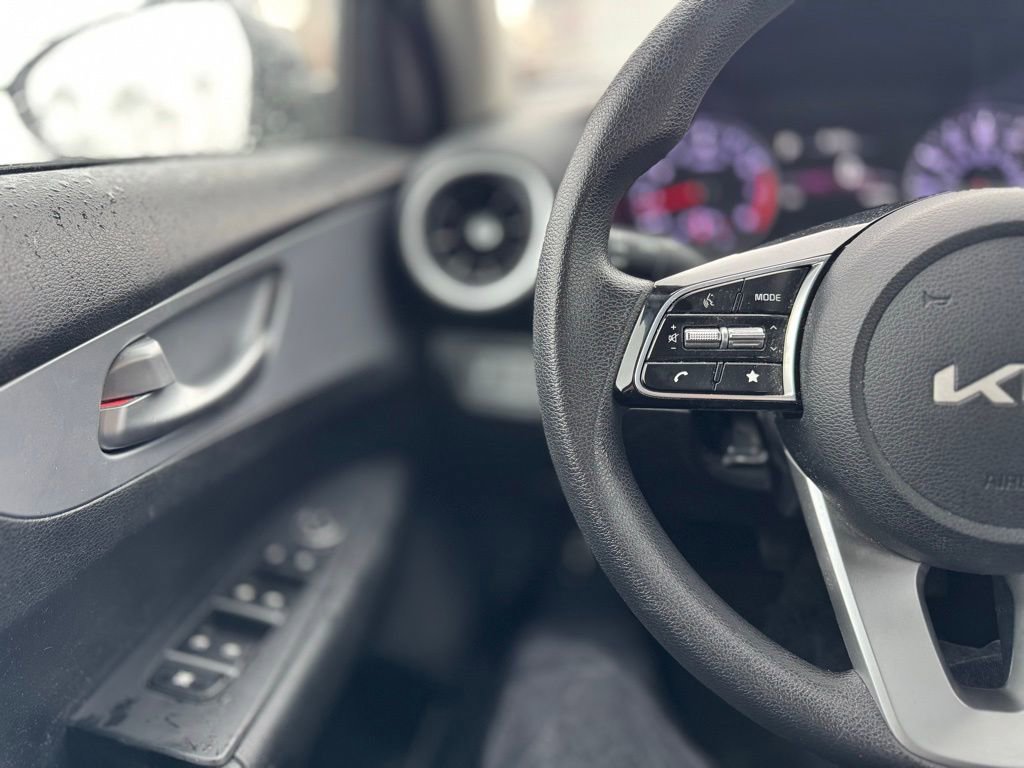 Used 2023 Kia Forte LX image 7