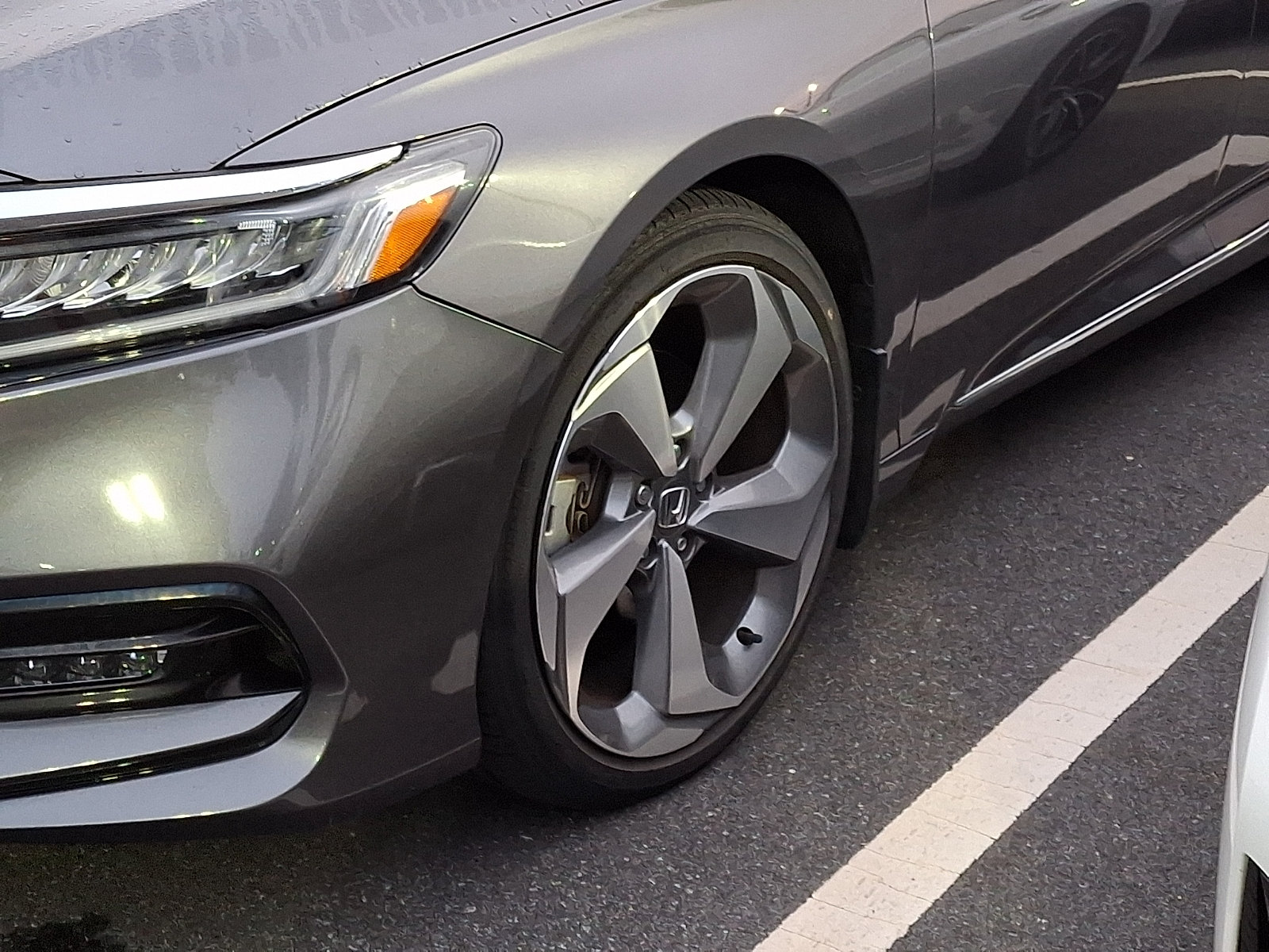Used 2018 Honda Accord Touring image 6