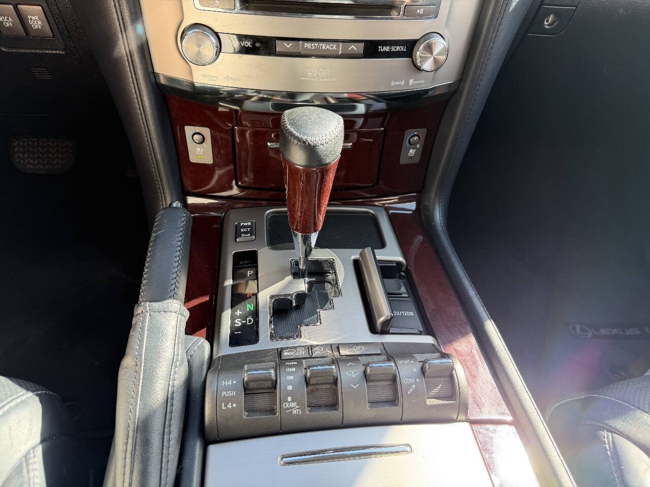 Used 2013 Lexus LX 570 4WD w/ Luxury Pkg image 17
