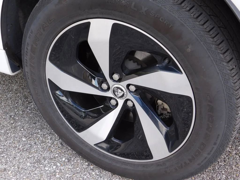 Used 2025 Jaguar F-PACE R-Dynamic S image 8