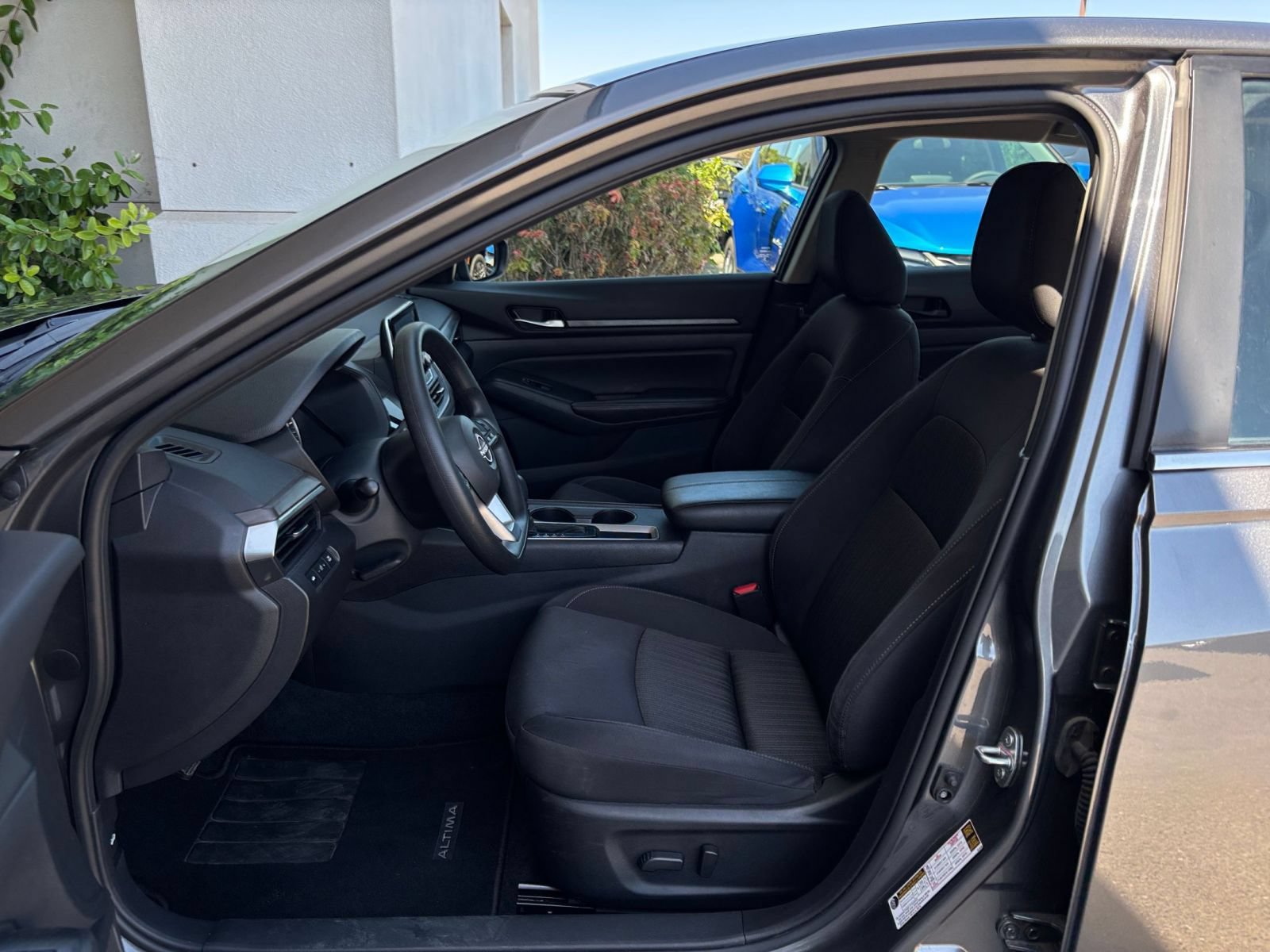 Used 2025 Nissan Altima 2.5 SV FWD image 28
