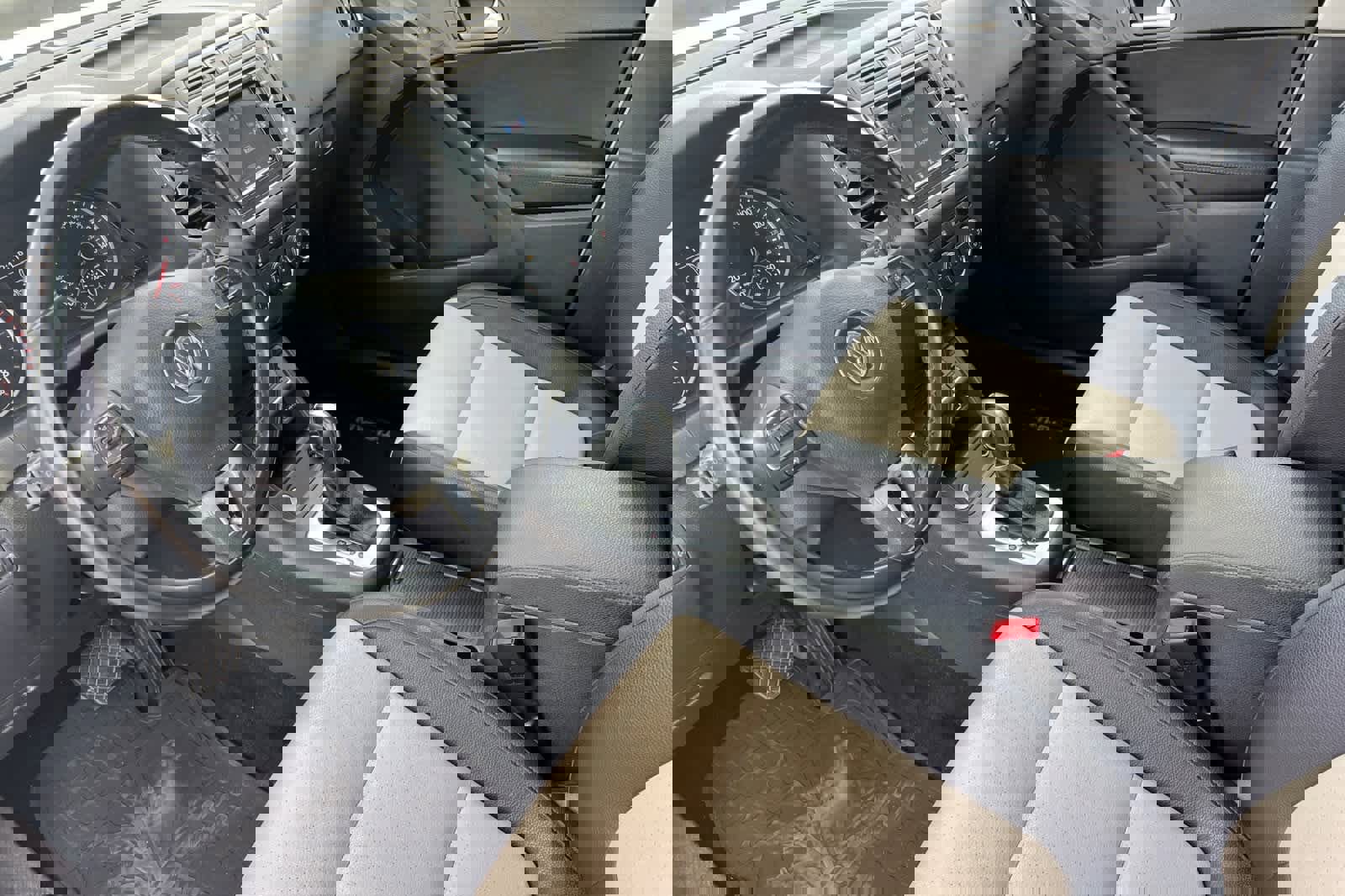 Used 2017 Volkswagen Tiguan S image 12