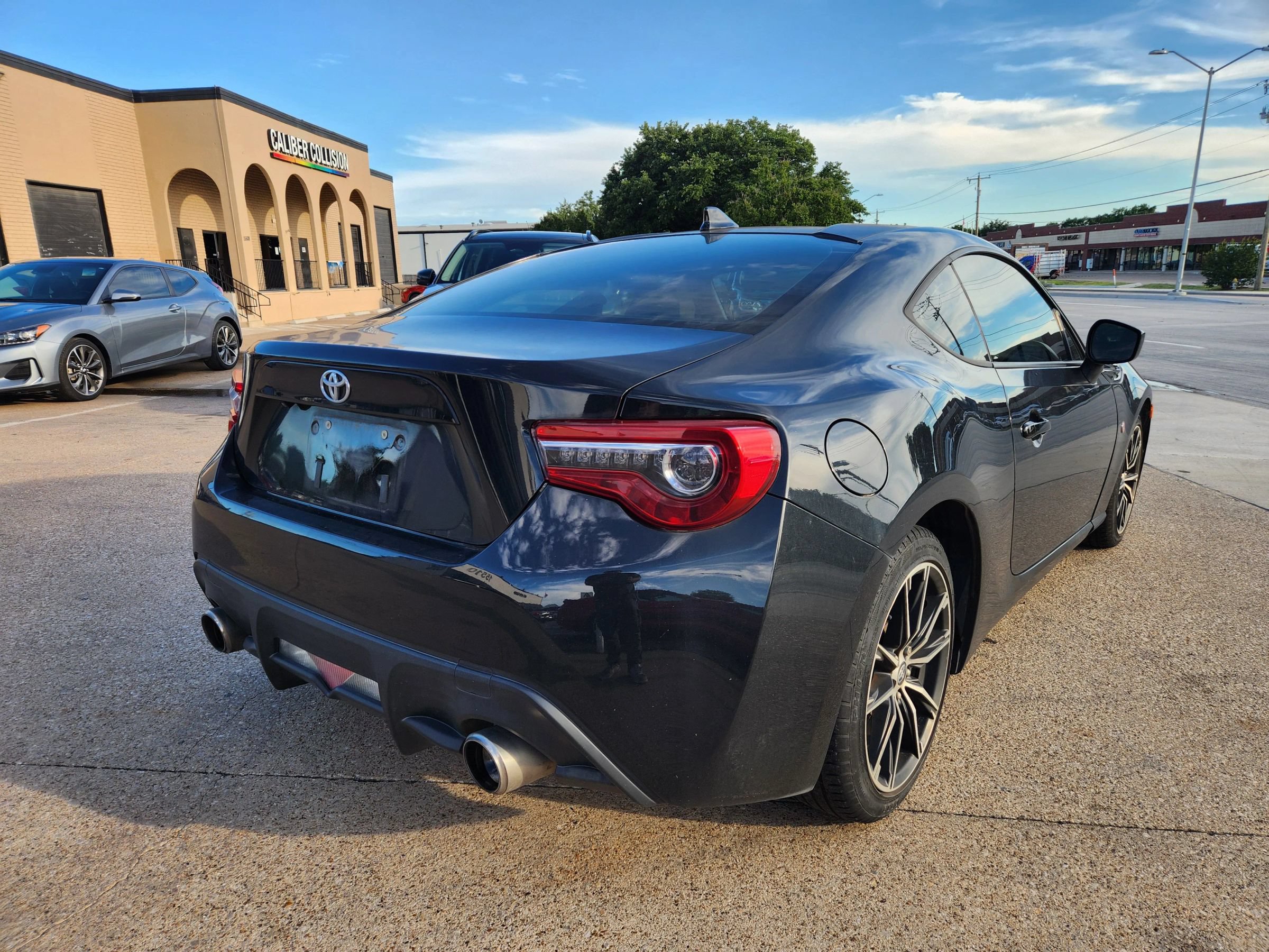 Used 2017 Toyota 86 RWD image 3