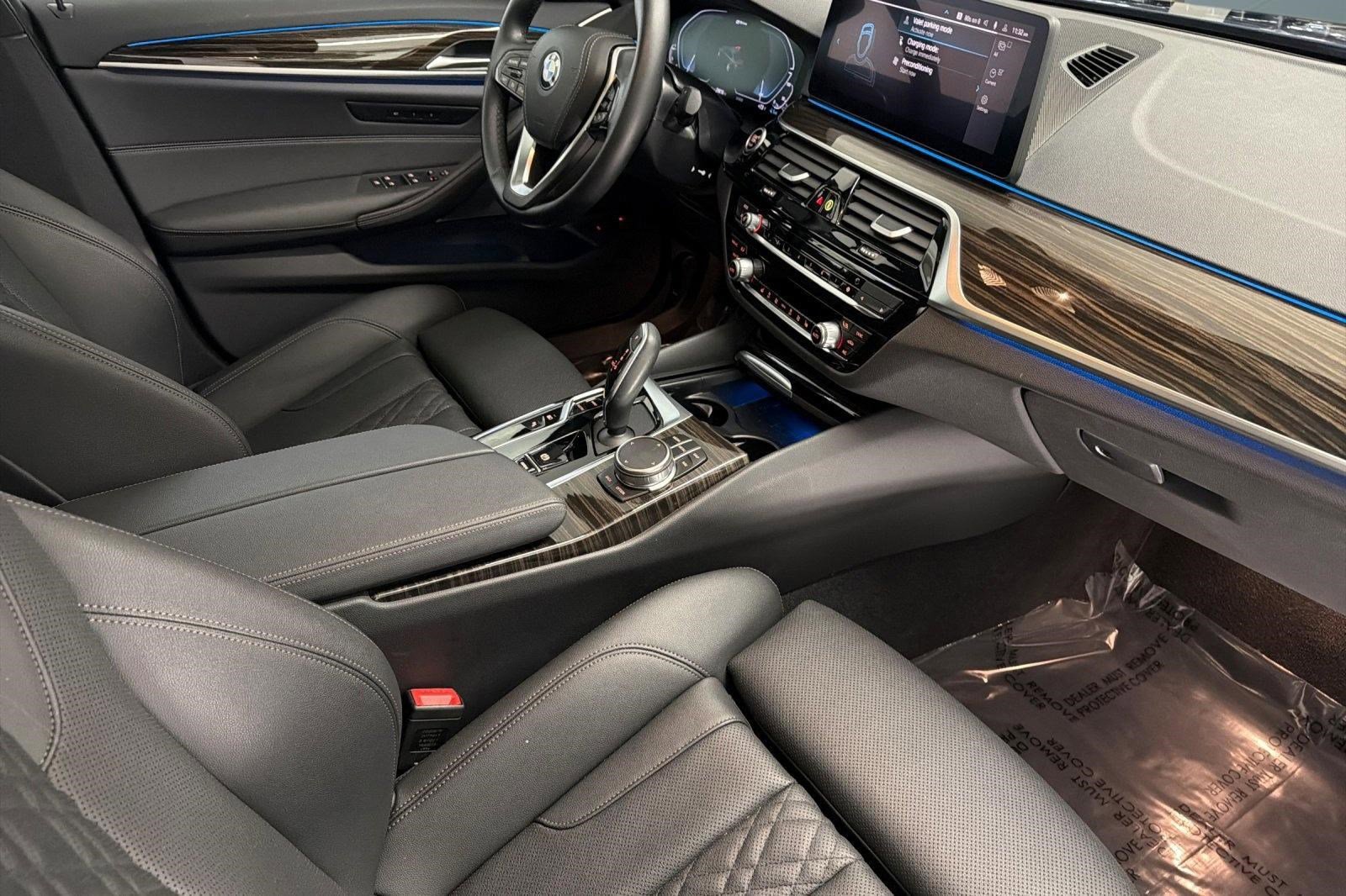 Used 2023 BMW 530e w/ Premium Package image 33