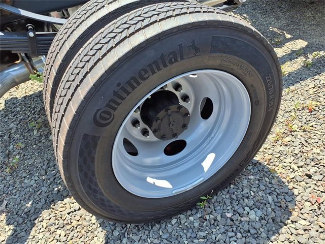 New 2025 Ford F550 4x4 Crew Cab image 5