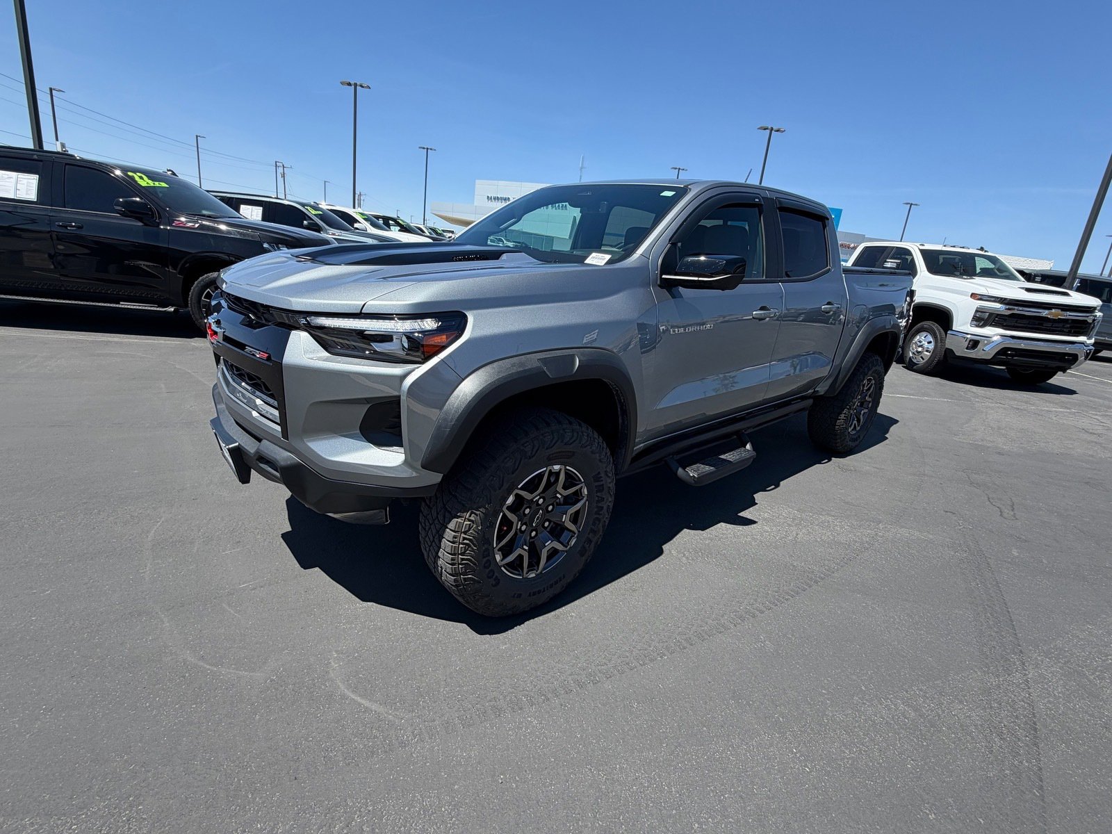 Used 2025 Chevrolet Colorado ZR2 w/ Technology Package AWD/4WD image 7