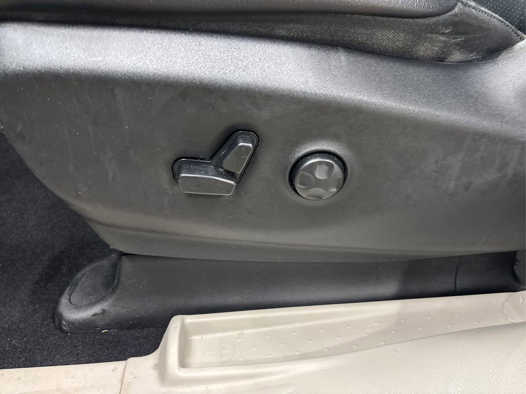 Used 2019 Chrysler Pacifica Touring-L image 37