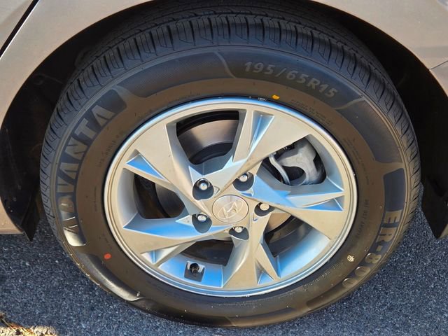 Used 2023 Hyundai Elantra SE image 11