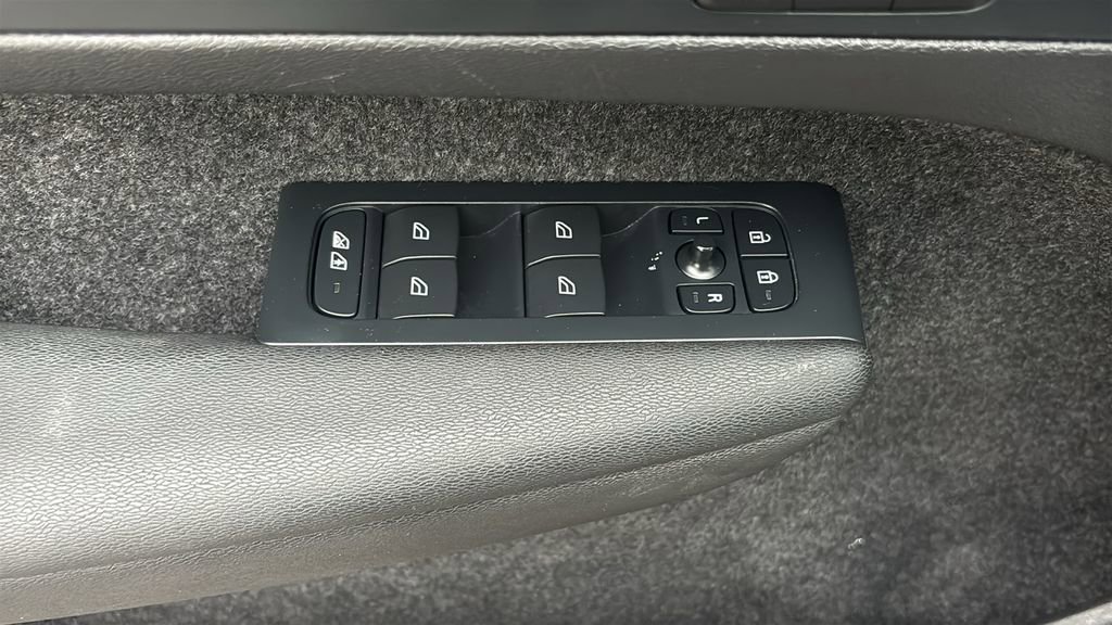 Used 2023 Volvo C40 P8 Recharge Plus AWD/4WD image 12