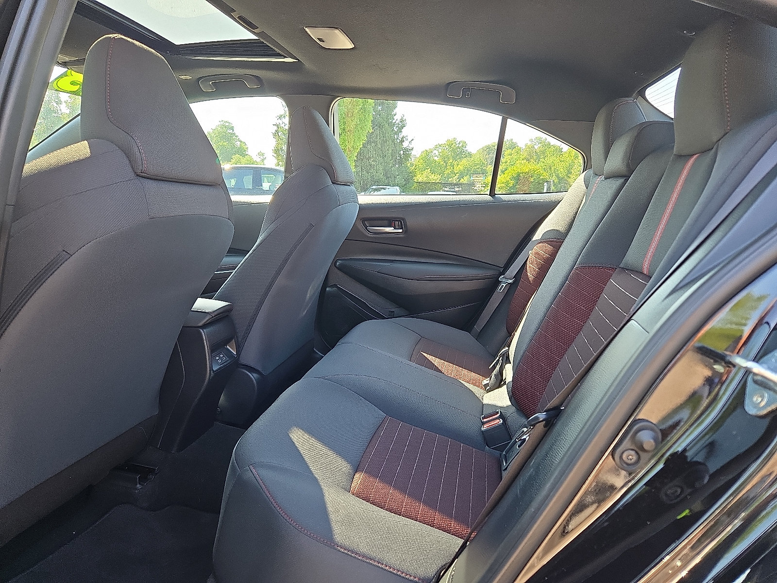 Used 2023 Toyota Corolla SE w/ SE Premium Package FWD image 10