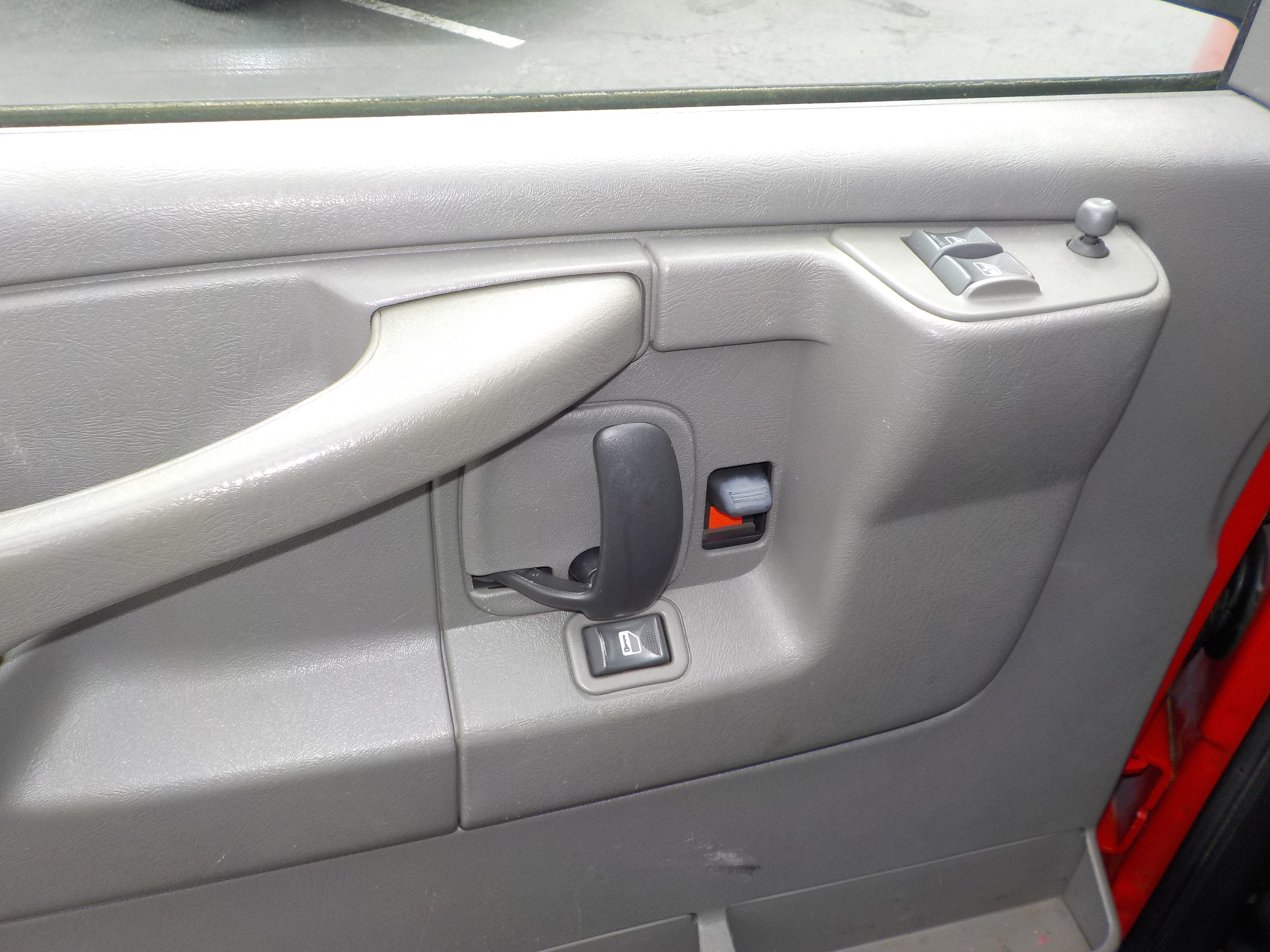 Used 2005 Chevrolet Express 3500 Extended RWD image 16