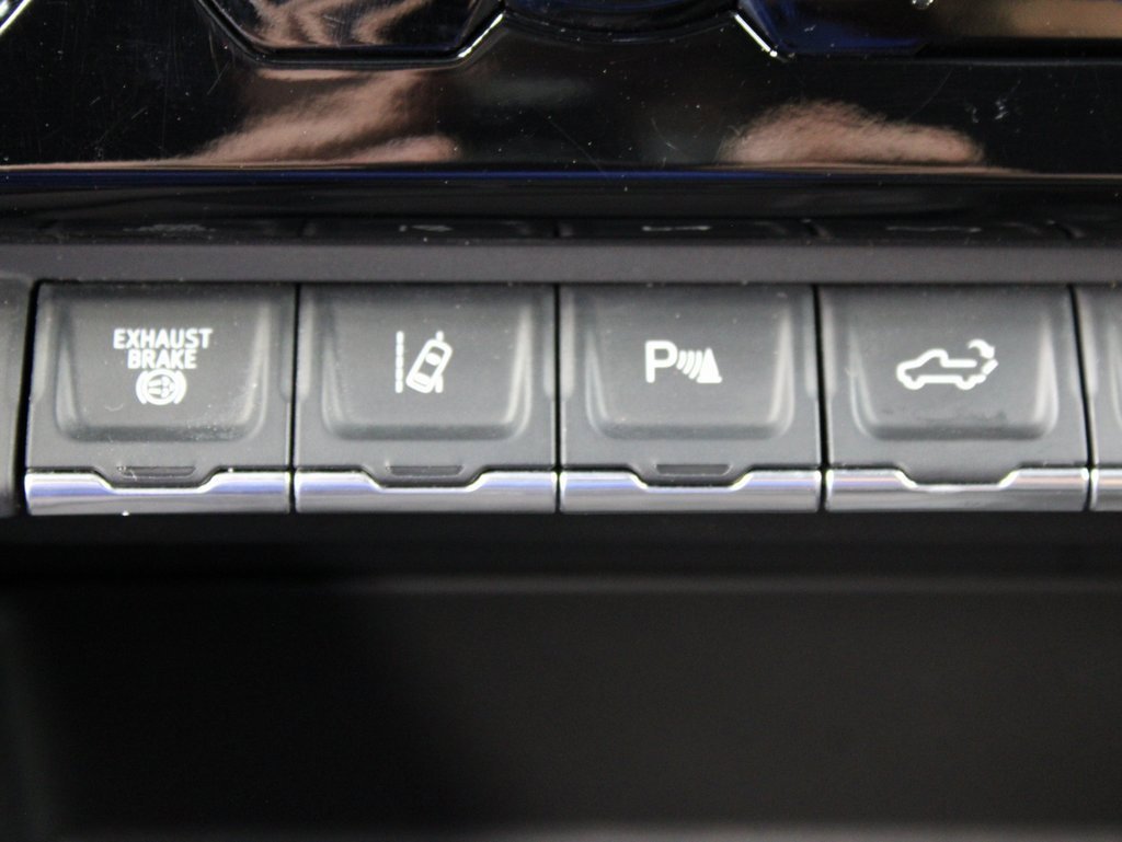 Used 2024 GMC Sierra 2500 AT4 image 65