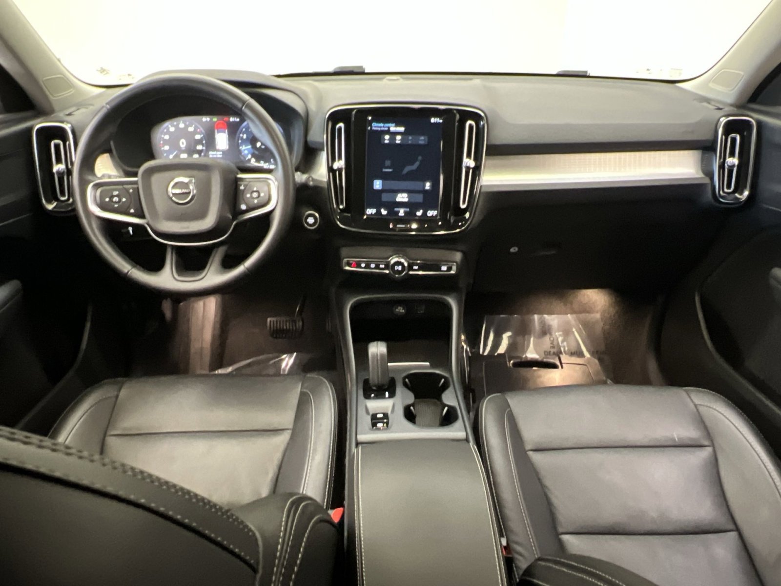 Used 2021 Volvo XC40 T5 Momentum w/ Premium Package image 21