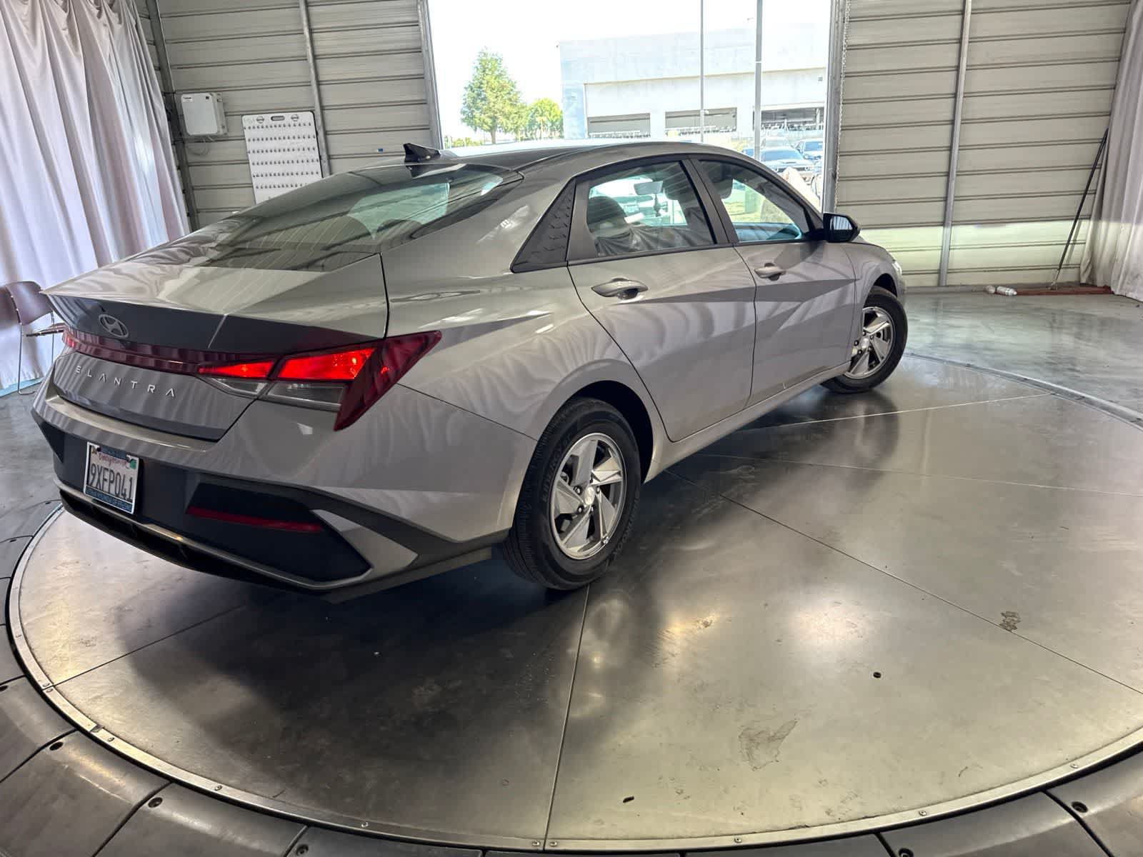 Certified 2026 Hyundai Elantra SE FWD image 5