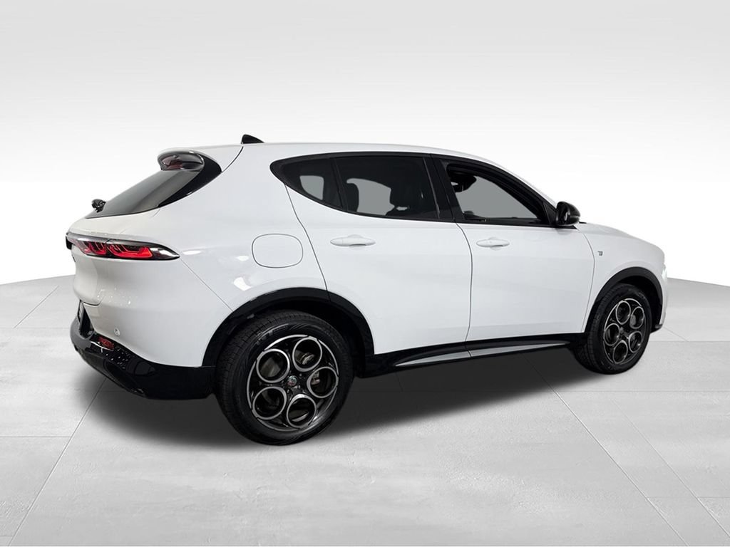 Used 2024 Alfa Romeo Tonale Ti w/ Premium Interior Package AWD/4WD image 7