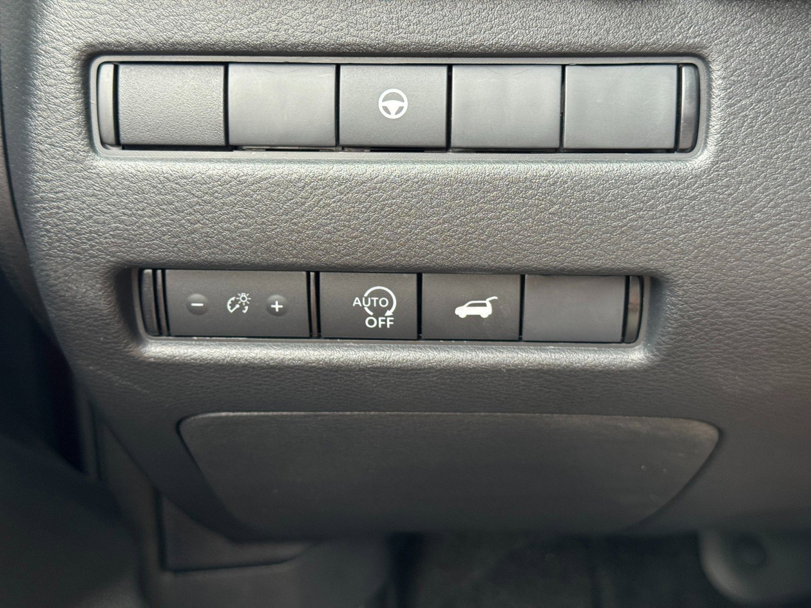 Used 2024 Nissan Rogue SV w/ SV Premium Package image 16