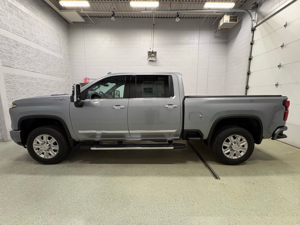 Used 2024 Chevrolet Silverado 3500 High Country w/ High Country Premium Package AWD/4WD image 8