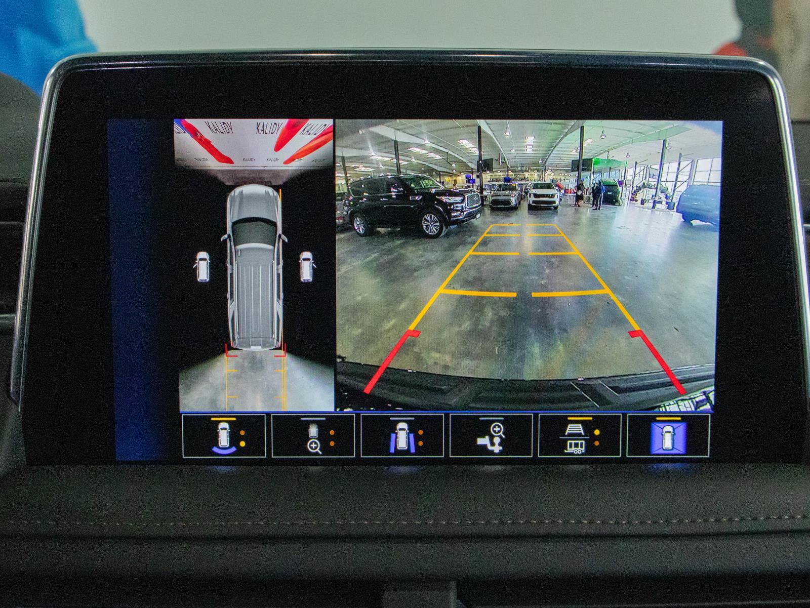 Used 2023 Chevrolet Suburban High Country AWD/4WD image 7