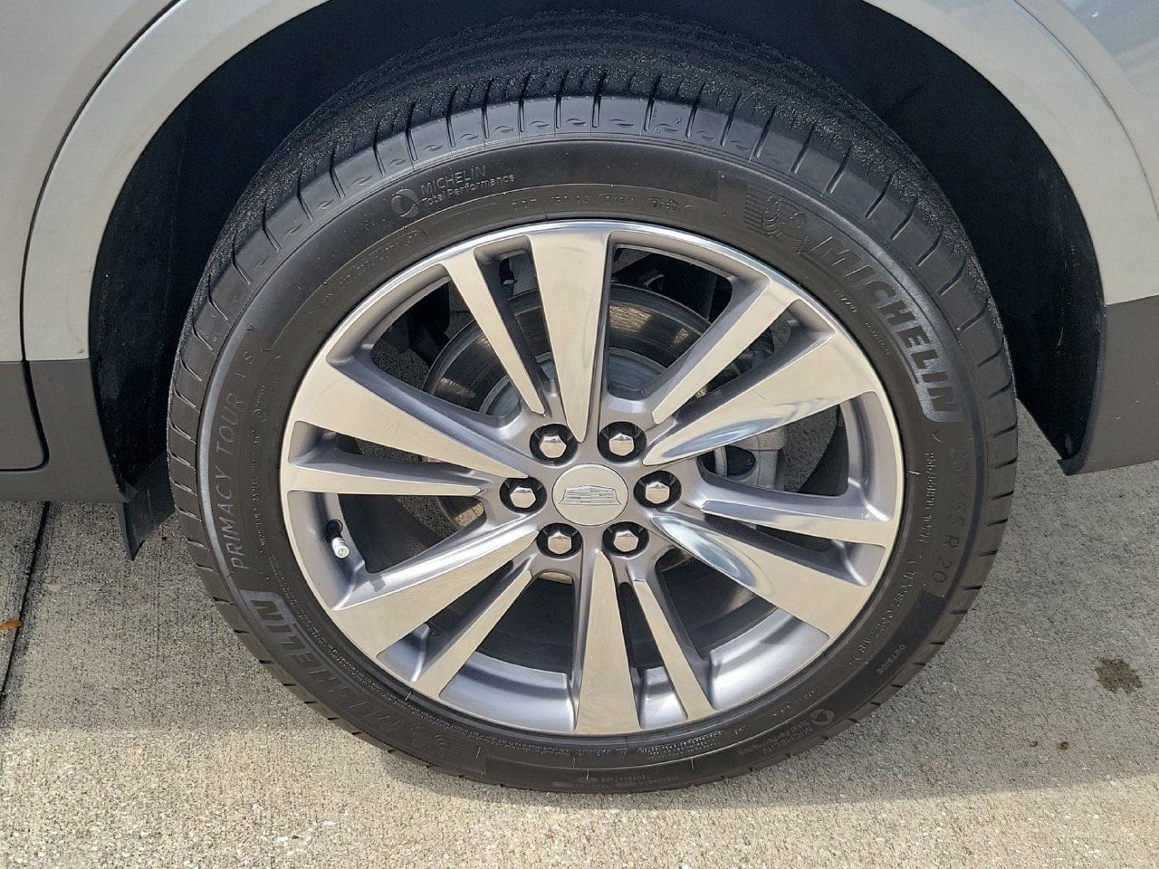 Certified 2025 Cadillac XT5 Premium Luxury w/ LPO, Floor Liner Package AWD/4WD image 5