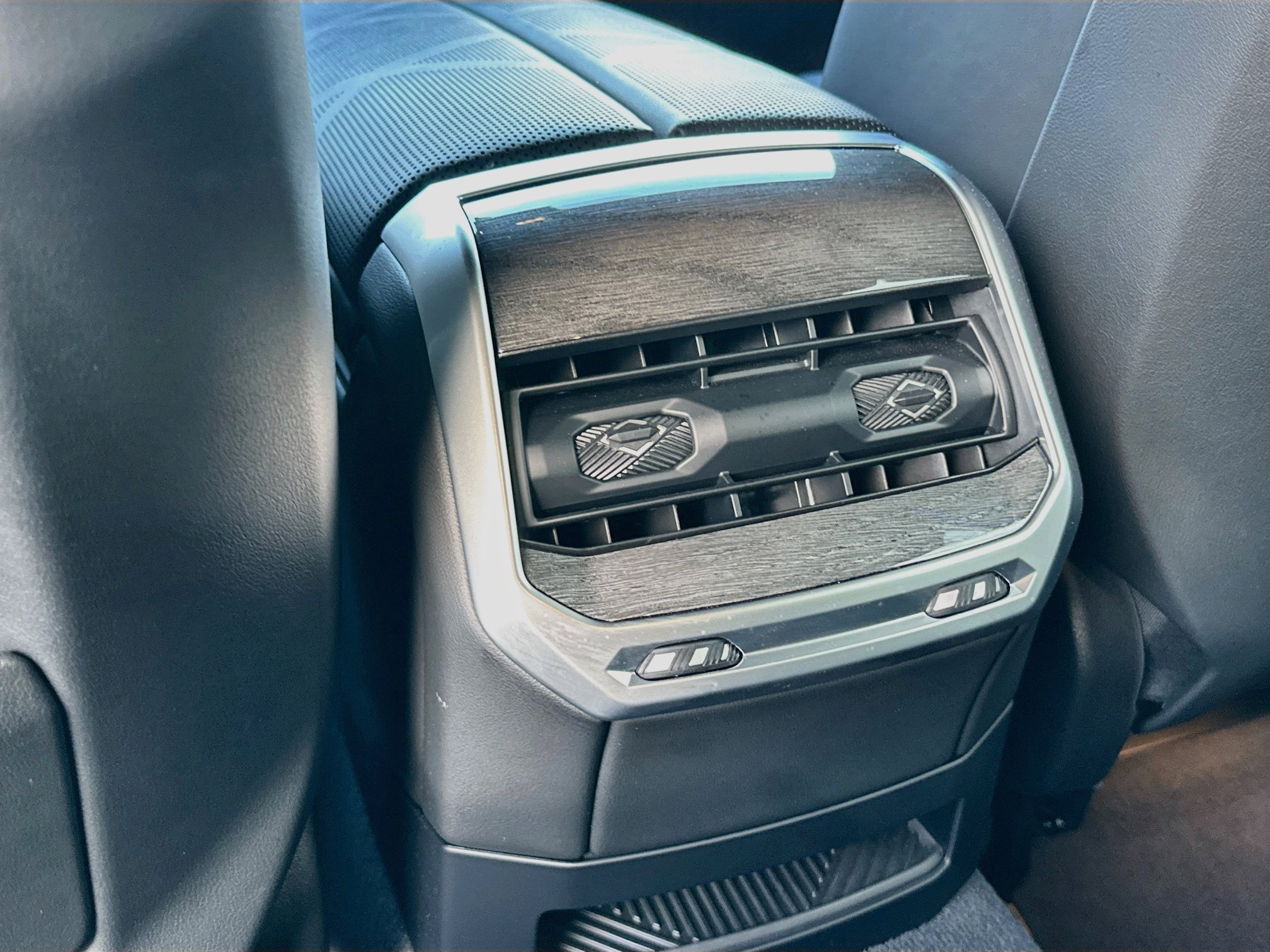 Certified 2024 BMW i7 xDrive60 AWD/4WD image 27