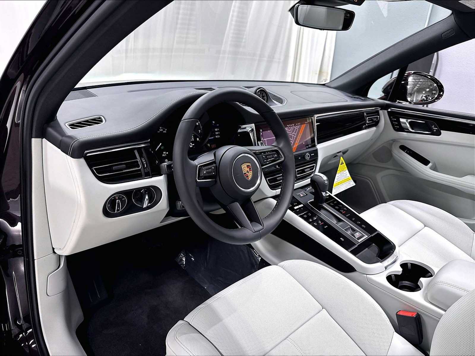 New 2026 Porsche Macan AWD/4WD image 4