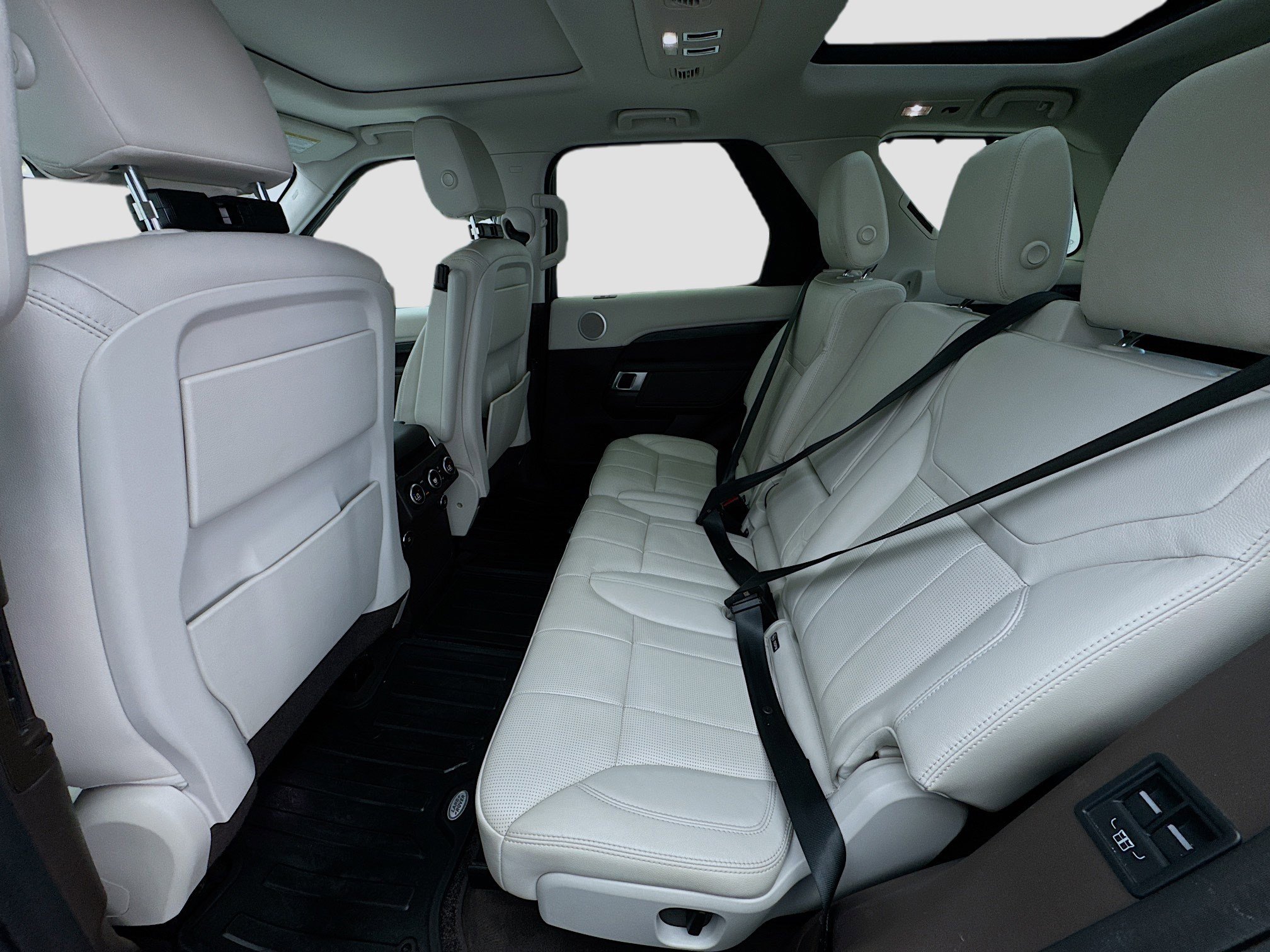 Used 2018 Land Rover Discovery HSE image 16