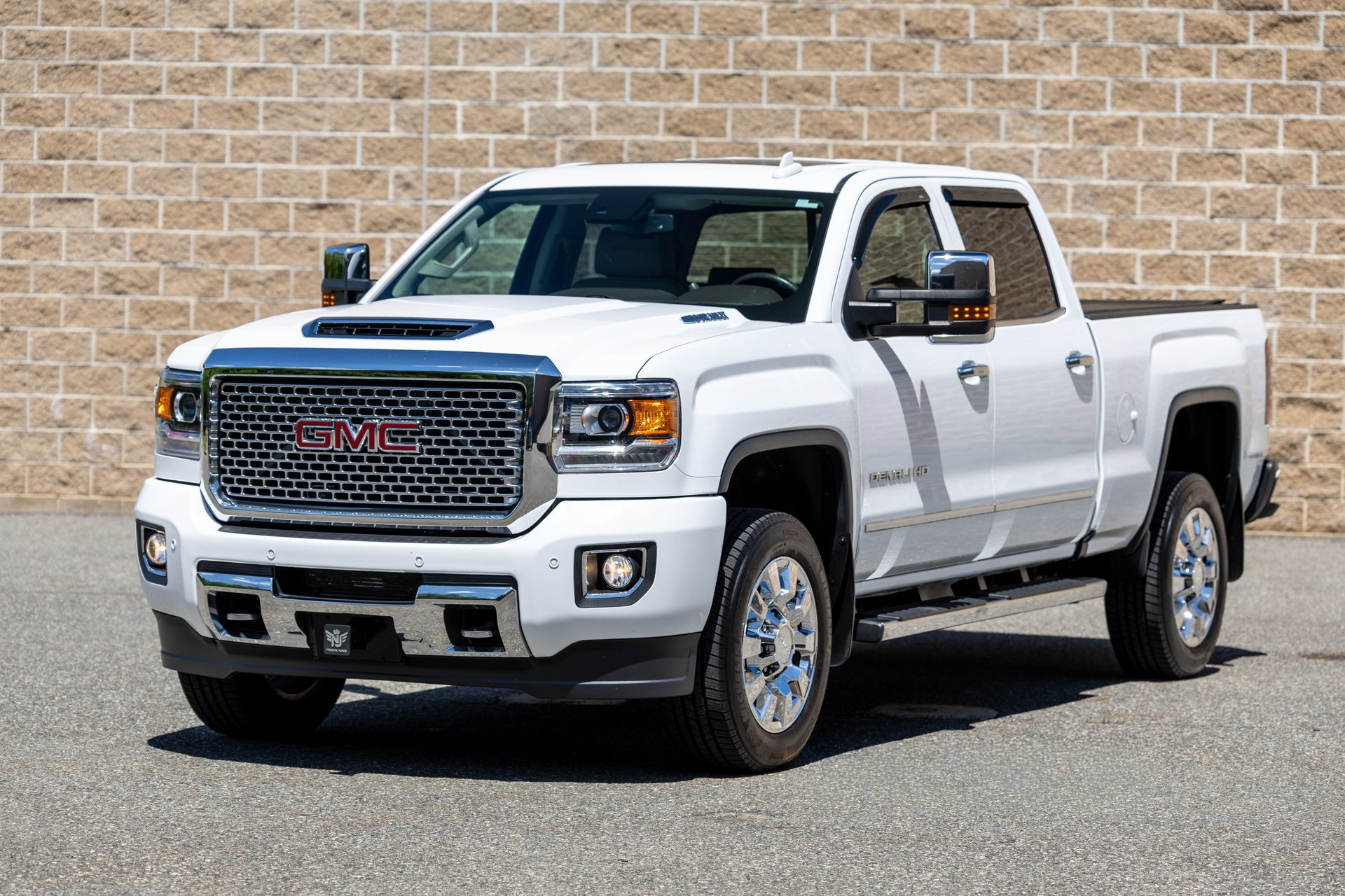 Used 2017 GMC Sierra 2500 Denali w/ Duramax Plus Package AWD/4WD image 5
