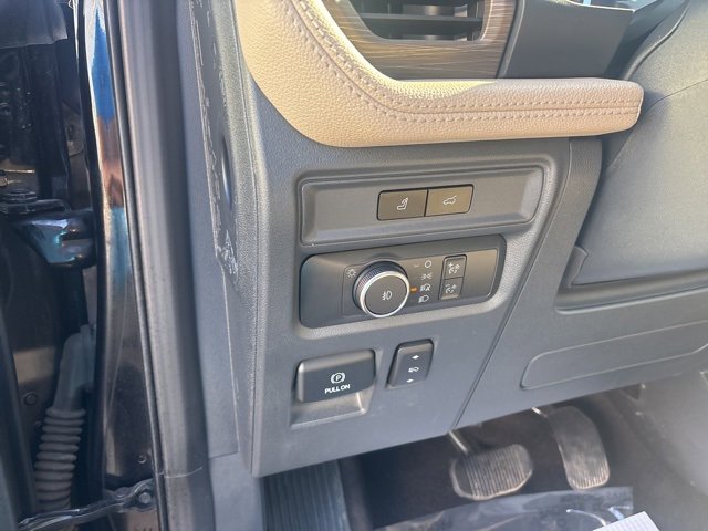 Used 2023 Ford Expedition Limited image 22