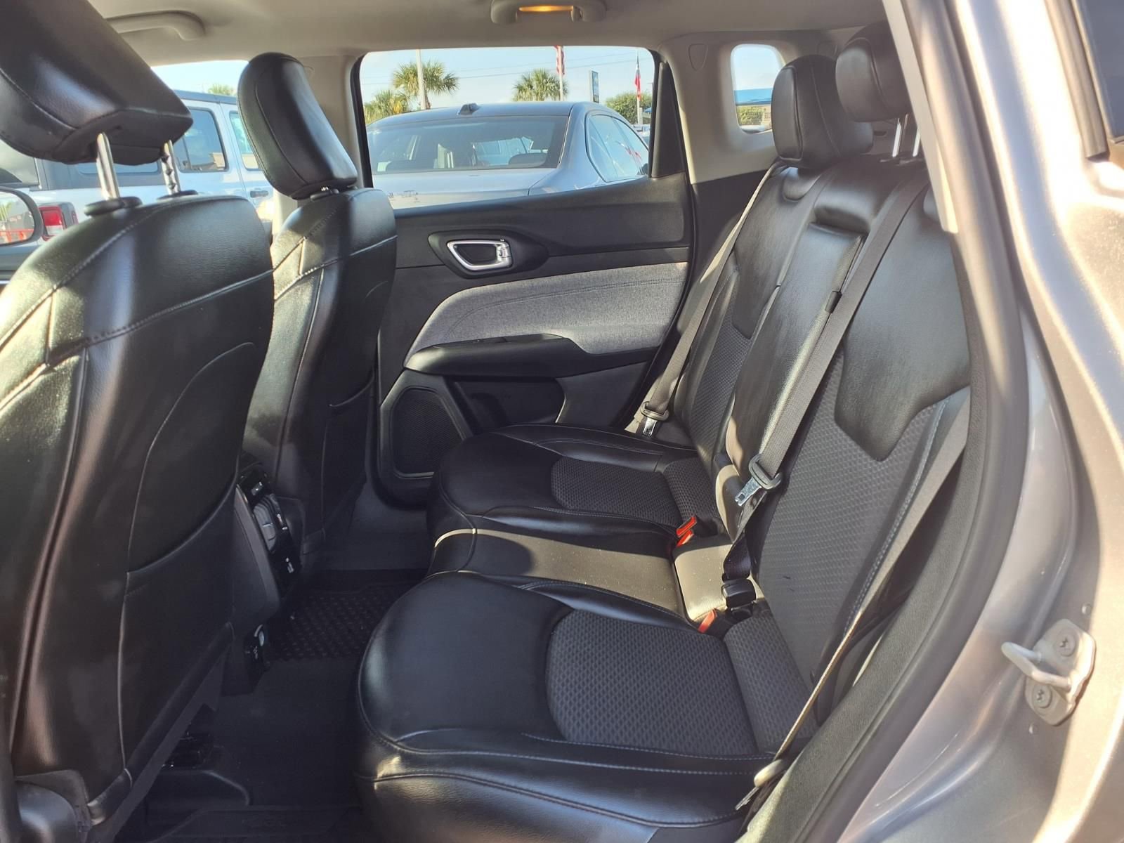 Used 2022 Jeep Compass Latitude w/ Convenience Group FWD image 18