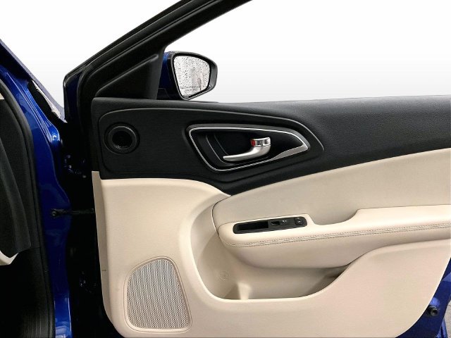Used 2015 Chrysler 200 Limited FWD image 24