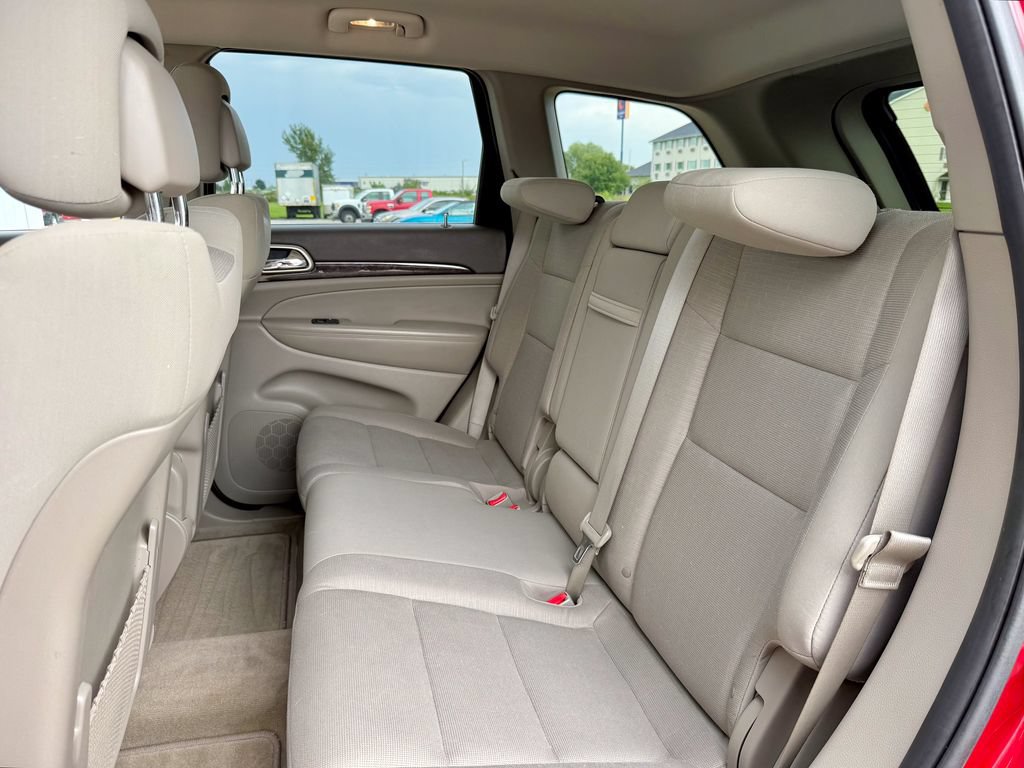 Used 2011 Jeep Grand Cherokee Laredo w/ Security & Convenience Group AWD/4WD image 12