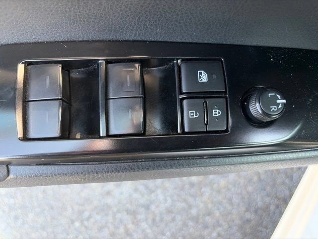 Used 2025 Toyota Camry SE FWD image 16