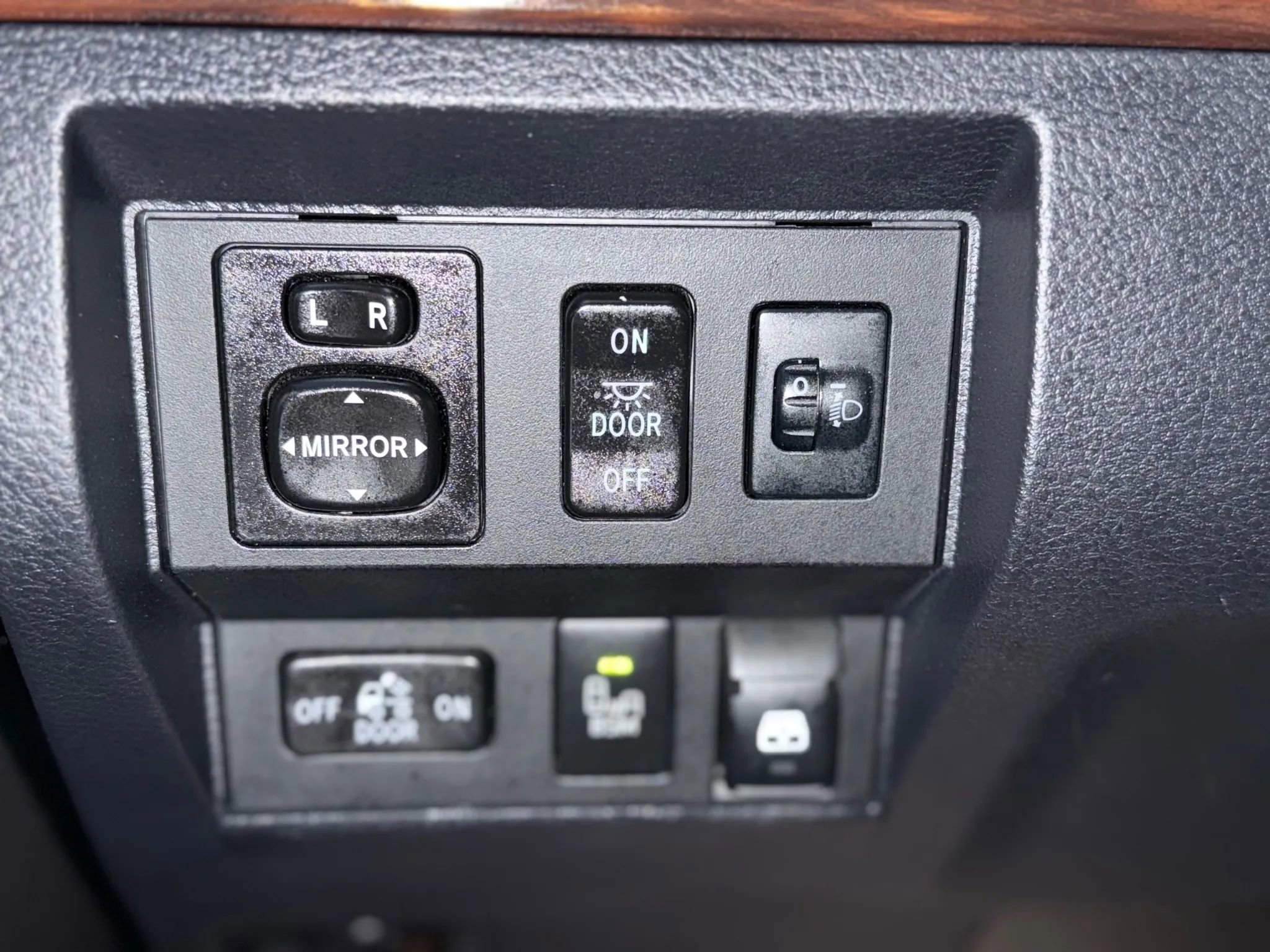 Used 2017 Toyota Tundra Limited image 28