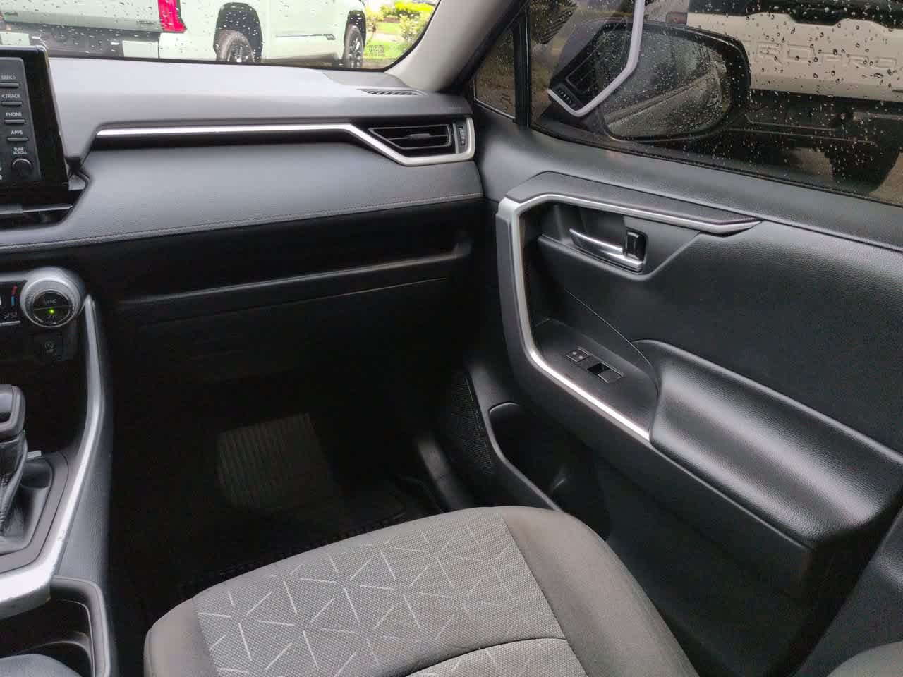 Used 2021 Toyota RAV4 XLE w/ Convenience Package FWD image 16