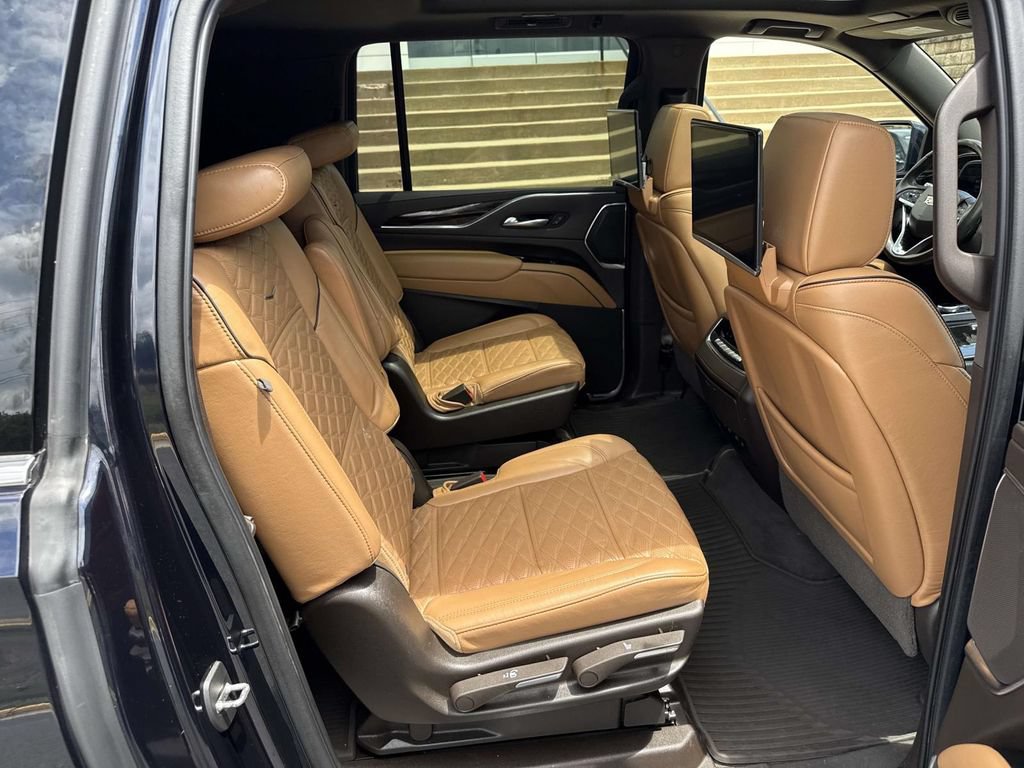 Used 2021 Cadillac Escalade ESV Premium Luxury w/ Driver Assist Tech Package AWD/4WD image 11