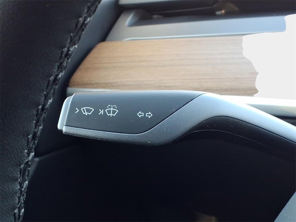 Used 2021 Tesla Model Y Long Range image 25