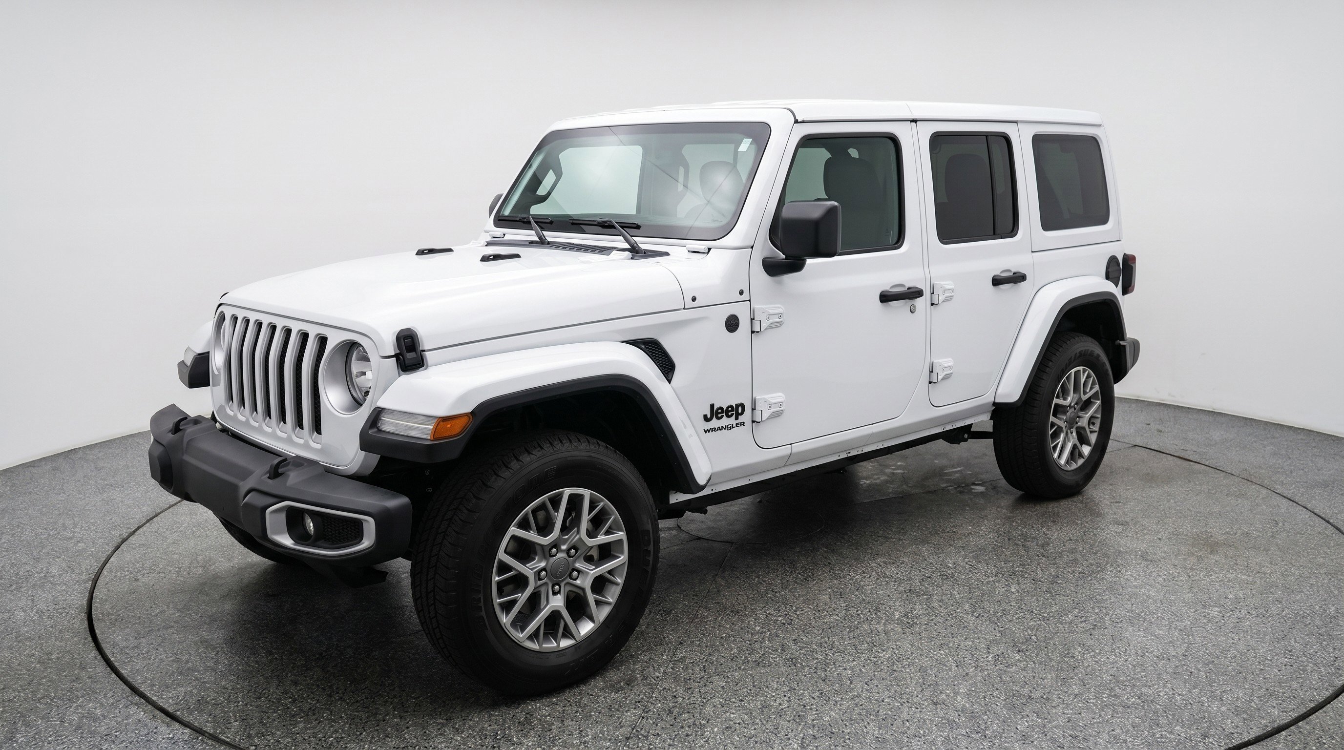 Used 2025 Jeep Wrangler Sahara image 3