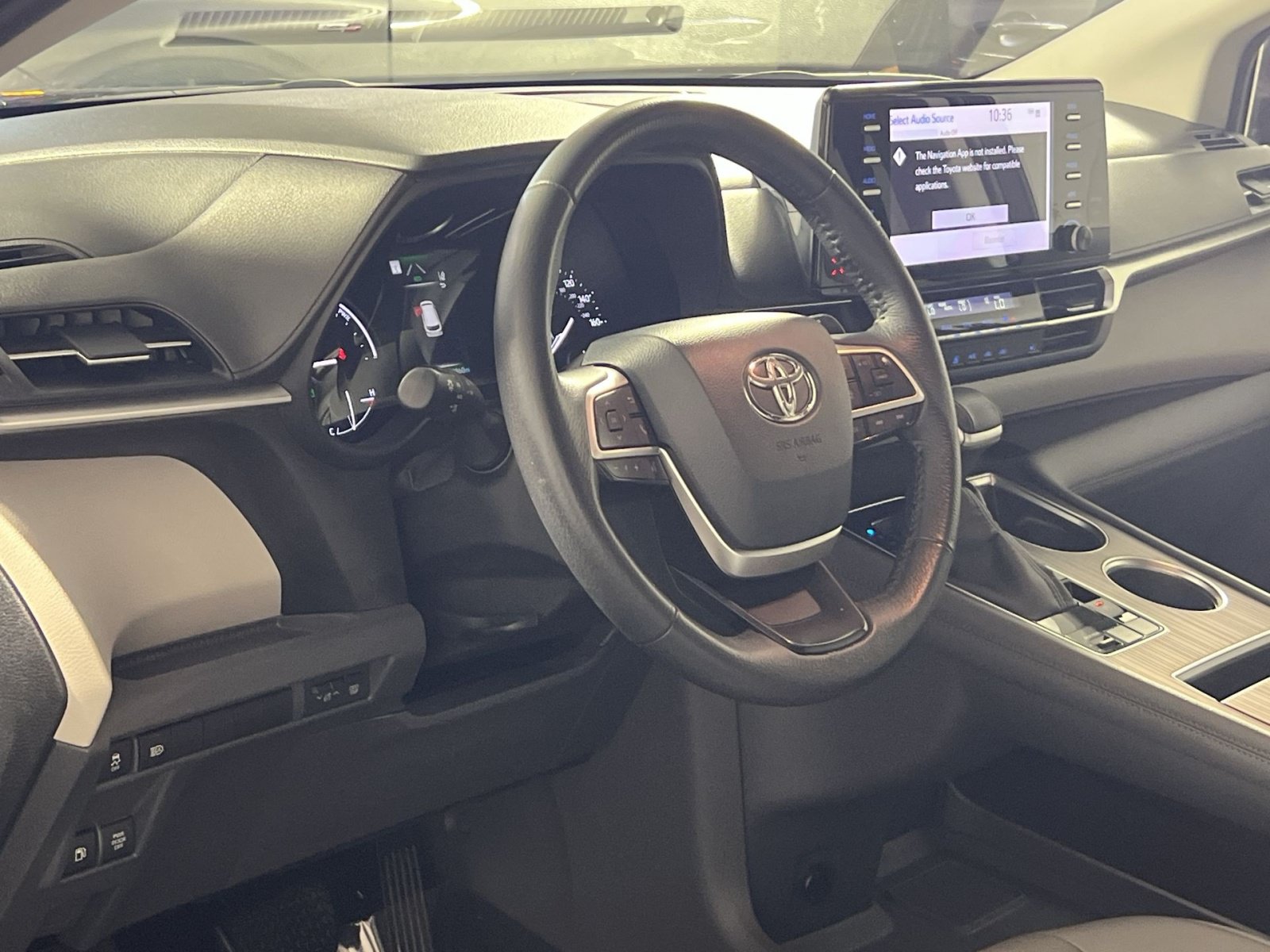 Used 2022 Toyota Sienna XLE FWD image 16