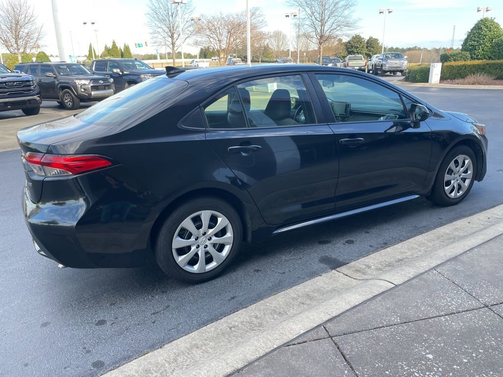 Used 2021 Toyota Corolla LE image 3