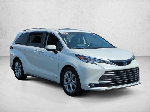 Used 2021 Toyota Sienna Platinum image 3