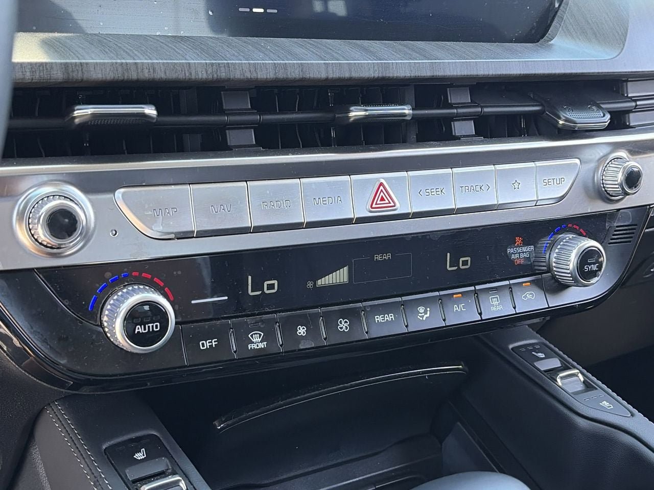 Certified 2025 Kia Telluride EX w/ EX Captain's Chair Package FWD image 26