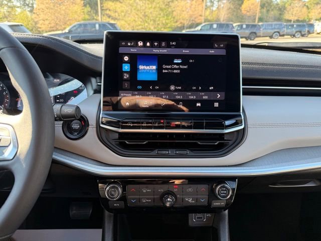 Used 2025 Jeep Compass Limited image 18